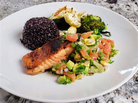 How many calories are in salmon with citrus salsa - calories, carbs, nutrition