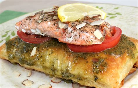 How many calories are in salmon with puff pastry and pesto - calories, carbs, nutrition