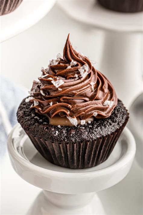 How many calories are in salted caramel mini cupcake - calories, carbs, nutrition