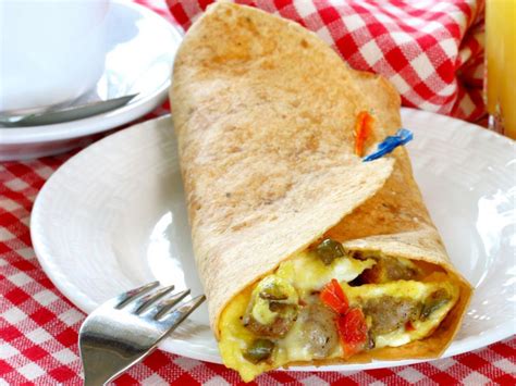 How many calories are in sand brkf wrap sausage scrambled egg & cheese 10