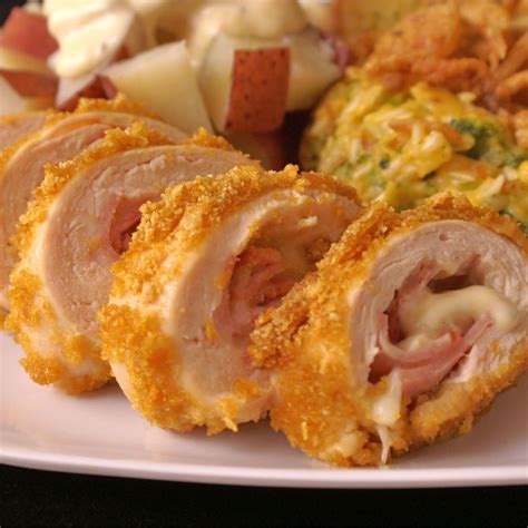 How many calories are in sand chicken cordon bleu kaiser roll - calories, carbs, nutrition