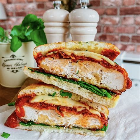 How many calories are in sand chicken parmesan focaccia - calories, carbs, nutrition