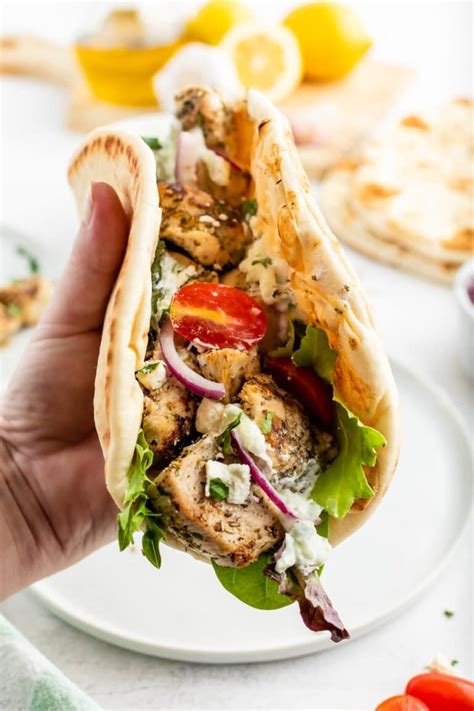 How many calories are in sand flatbread chicken souvlaki cmp - calories, carbs, nutrition