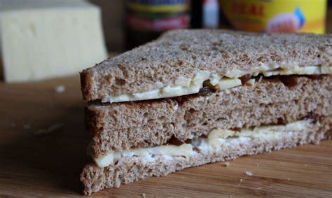 How many calories are in sandwich bar - branston pickle - calories, carbs, nutrition