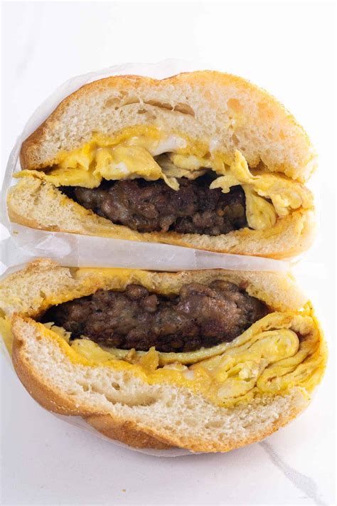 How many calories are in sausage, egg and cheese on a kaiser roll - calories, carbs, nutrition