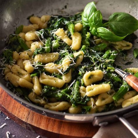 How many calories are in sausage broccoli rabe cavatelli (69598.1) - calories, carbs, nutrition