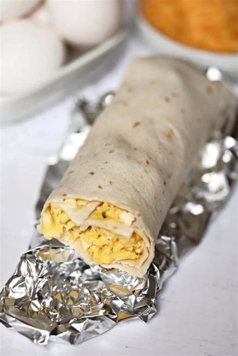 How many calories are in sausage egg cheese burrito (9308.3) - calories, carbs, nutrition