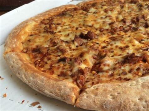 How many calories are in sausage pizza (7