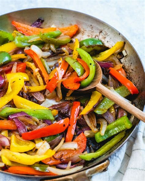 How many calories are in sauteed peppers and onions - calories, carbs, nutrition