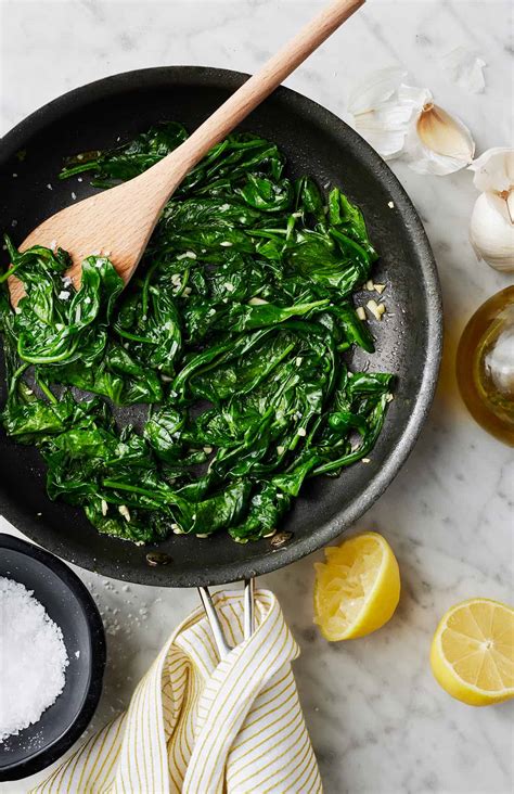 How many calories are in sauteed spinach with mushrooms - calories, carbs, nutrition