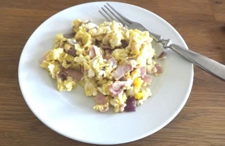 How many calories are in scrambled eggs with bacon - calories, carbs, nutrition