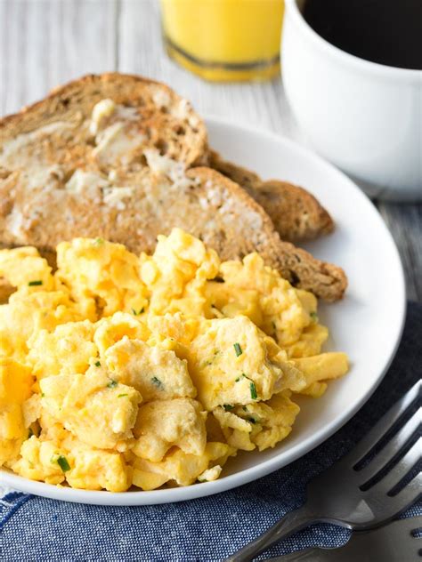 How many calories are in scrambled eggs with cream cheese - calories, carbs, nutrition