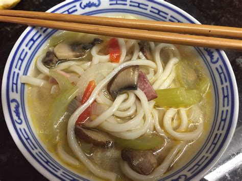 How many calories are in seafood longevity noodle soup (81667.0) - calories, carbs, nutrition