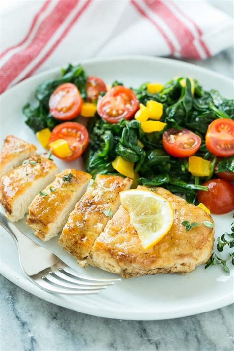 How many calories are in seared chicken breast, herb butter, green wheat freekeh,haricot vert shiitake bleu cheese salad - calories, carbs, nutrition