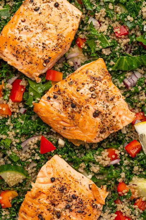 How many calories are in seared salmon with kale and quinoa salad - calories, carbs, nutrition