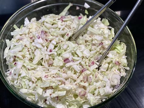 How many calories are in shredded cabbage and salmon salad - calories, carbs, nutrition