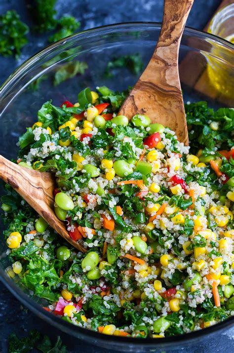 How many calories are in side salad quinoa hominy & strawberry - calories, carbs, nutrition