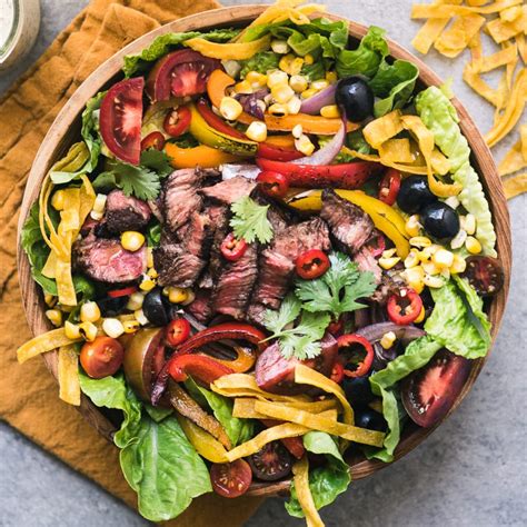 How many calories are in sizzling caesar salad with fajita beef - calories, carbs, nutrition