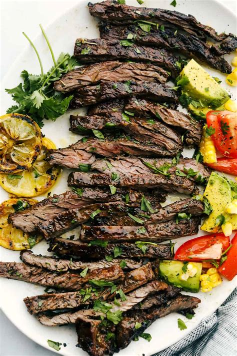 How many calories are in sliced hoisin-marinated skirt steak - calories, carbs, nutrition