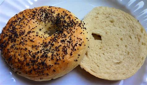 How many calories are in sliced poppyseed bagel - calories, carbs, nutrition