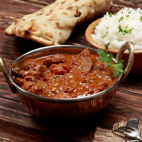 How many calories are in slow cooked tender pieces of lamb in an authentic rogan josh sauce - calories, carbs, nutrition