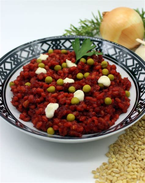 How many calories are in smoked mackerel with pearl barley risotto and beetroot salad - calories, carbs, nutrition