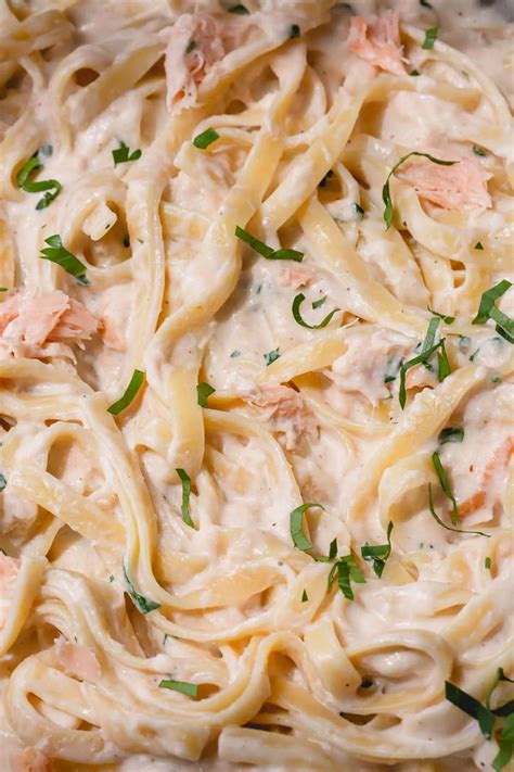 How many calories are in smoked salmon alfredo - calories, carbs, nutrition