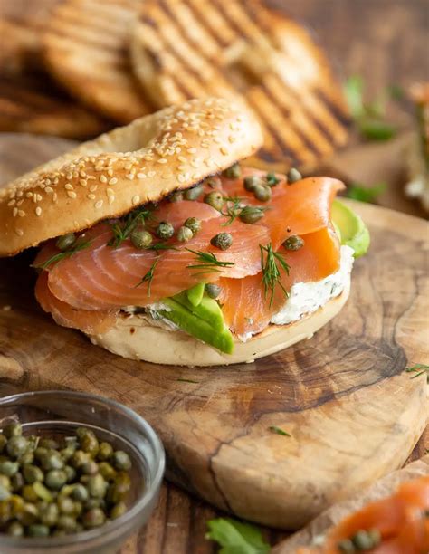 How many calories are in smoked salmon bagel - calories, carbs, nutrition