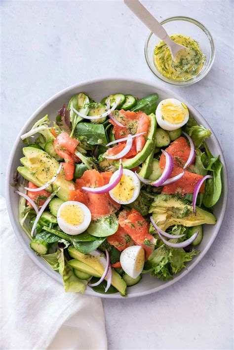 How many calories are in smoked salmon salad (27134.6) - calories, carbs, nutrition