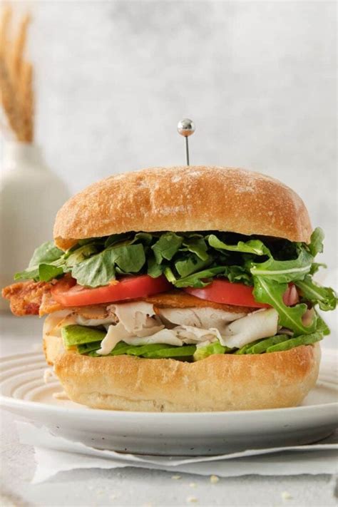 How many calories are in smoked turkey and avocado ciabatta - calories, carbs, nutrition