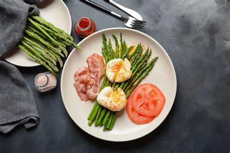 How many calories are in smoked turkey eggs benedict (33597.0) - calories, carbs, nutrition