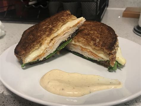 How many calories are in smoked turkey muenster quesadilla with arugula salad - calories, carbs, nutrition