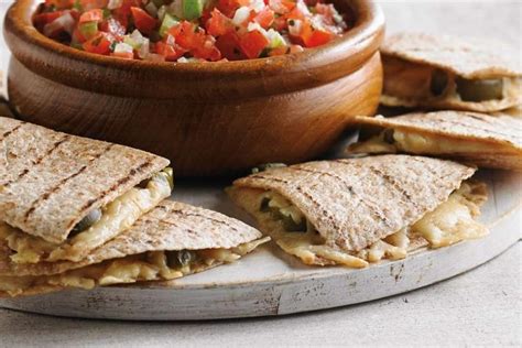 How many calories are in smoked turkey muenster quesadilla with pico de gallo - calories, carbs, nutrition
