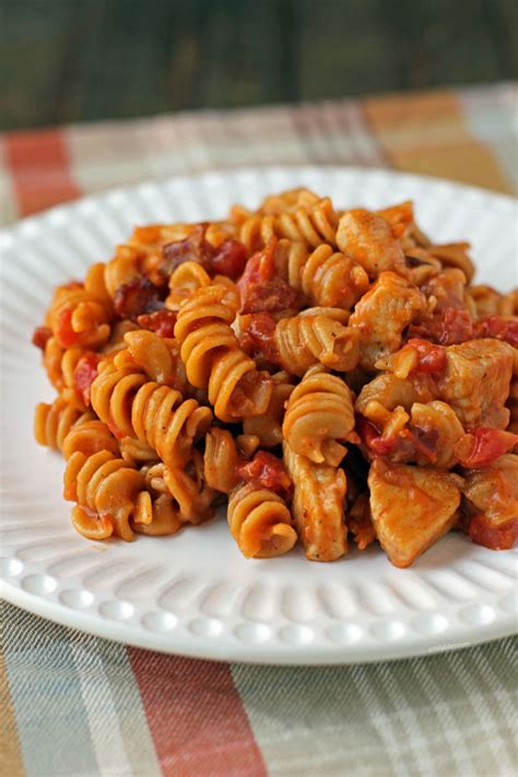 How many calories are in smokey bbq chicken with pasta large - calories, carbs, nutrition