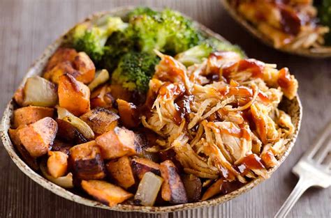 How many calories are in smokey bbq chicken with sweet potato large - calories, carbs, nutrition