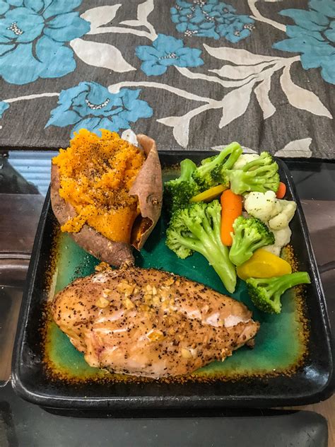 How many calories are in smokey bbq chicken with sweet potato medium - calories, carbs, nutrition