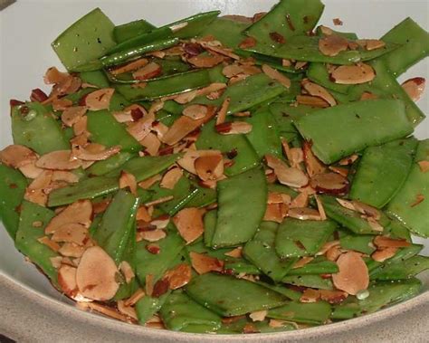 How many calories are in snow peas with toasted almonds - calories, carbs, nutrition