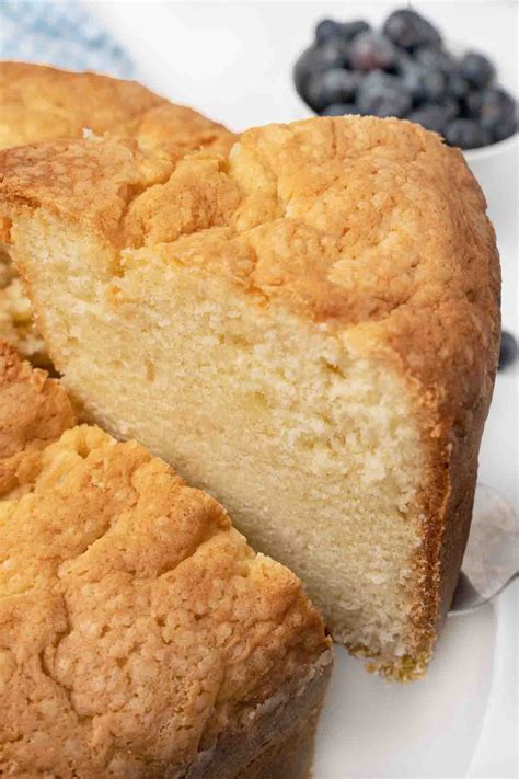 How many calories are in sour cream pound cake - calories, carbs, nutrition