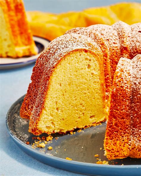 How many calories are in sour cream pound cake (to go) - calories, carbs, nutrition