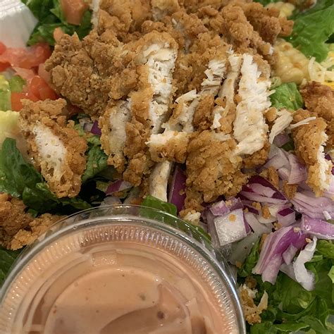 How many calories are in southern fried chicken salad - calories, carbs, nutrition