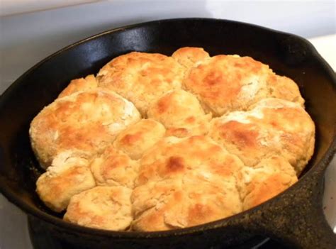 How many calories are in southern-style biscuits - calories, carbs, nutrition