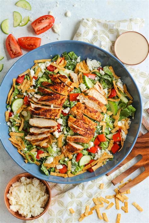 How many calories are in southwestern chicken caesar salad - calories, carbs, nutrition