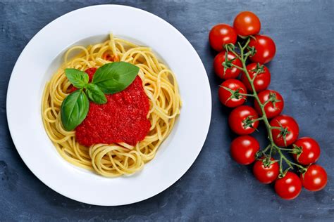 How many calories are in spaghetti with meat sauce - calories, carbs, nutrition