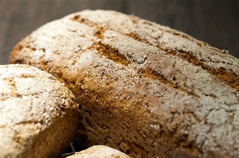 How many calories are in spelt bread - calories, carbs, nutrition