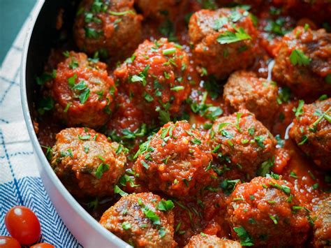 How many calories are in spicy meatballs with tomato sauce - calories, carbs, nutrition