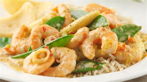 How many calories are in spicy prawn curry with baby corn, mangtout, coconut and limes - calories, carbs, nutrition