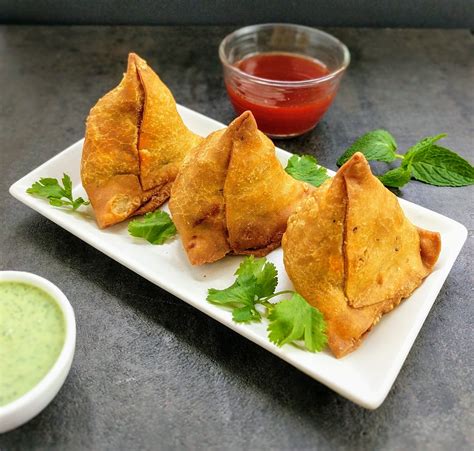 How many calories are in spicy vegetable samosa - calories, carbs, nutrition