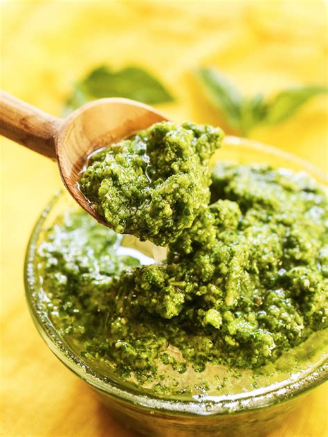 How many calories are in spinach - basil pesto - calories, carbs, nutrition