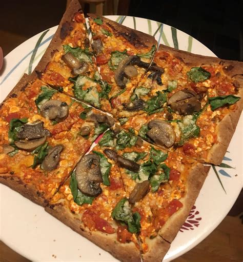 How many calories are in spinach and mushroom flatbread - calories, carbs, nutrition