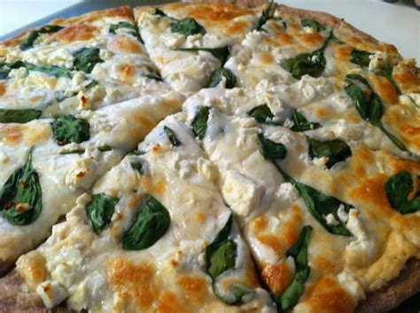 How many calories are in spinach feta pizza wheat crust - calories, carbs, nutrition